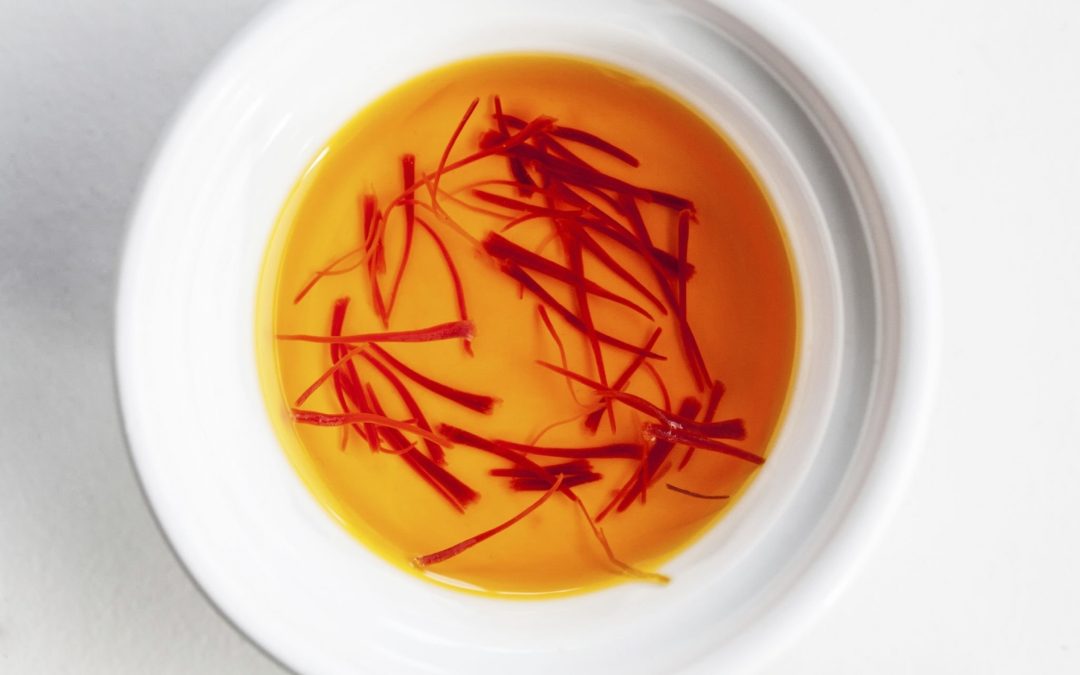 Saffron color and how to use food coloring